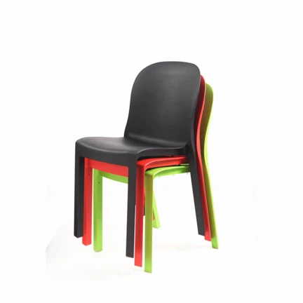 Plastična stolica koja se može stajati